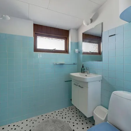 Awesome In With 3 Bedrooms And Wifi Holiday home *